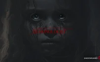 کاور بازی Demonologist با لوگوی رسمی بازی روی چهره رنگ پریده دختری با چشمان آبی