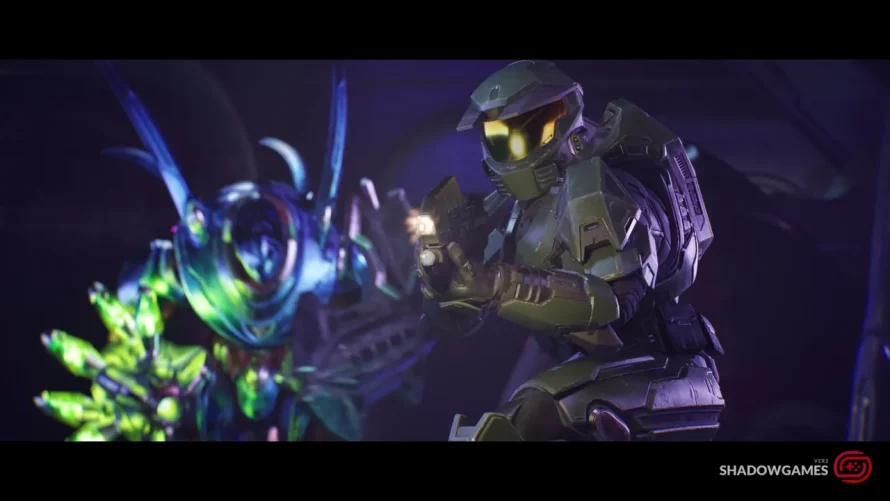 Master Chief با سلاح کمری مقابل موجودی بیگانه در بازی آنلاین Halo: Campaign Evolved