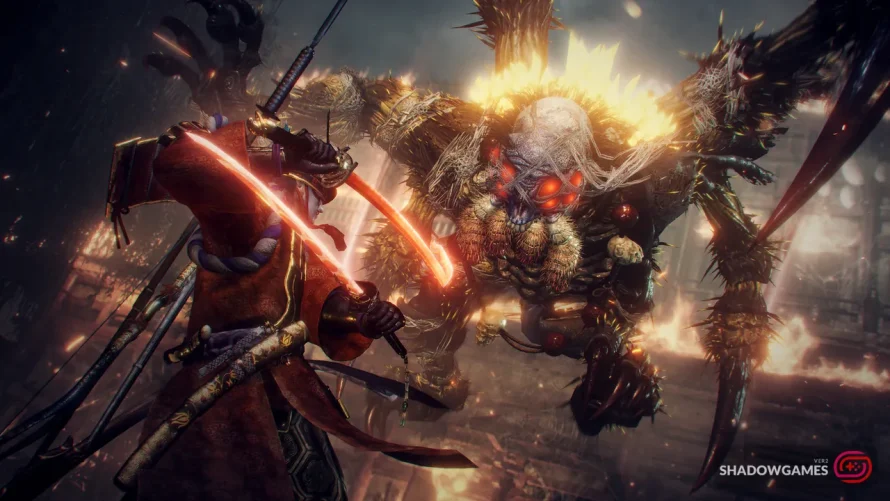 جنگجو با شمشیر درخشان مقابل یوکای عنکبوتی در بازی Nioh 2 – The Complete Edition