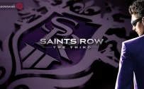 کاور بازی Saints Row: The Third با لوگوی رسمی بازی روی نشان بنفش و مرد عینکی