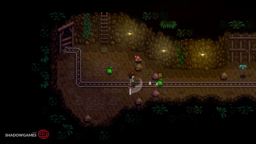 کشاورز با شمشیر در برابر هیولاهای ژله ای سبز داخل غار در بازی Stardew Valley