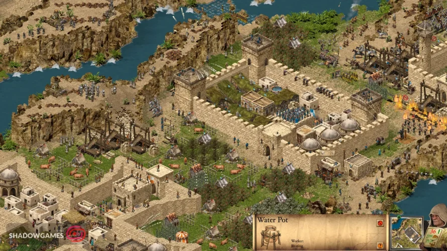 قلعه و مزرعه های گاو کنار رودی کوهستانی در بازی Stronghold Crusader: Definitive Edition